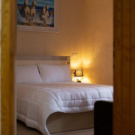 Vila Lika Hotel Korce Eksteriør billede