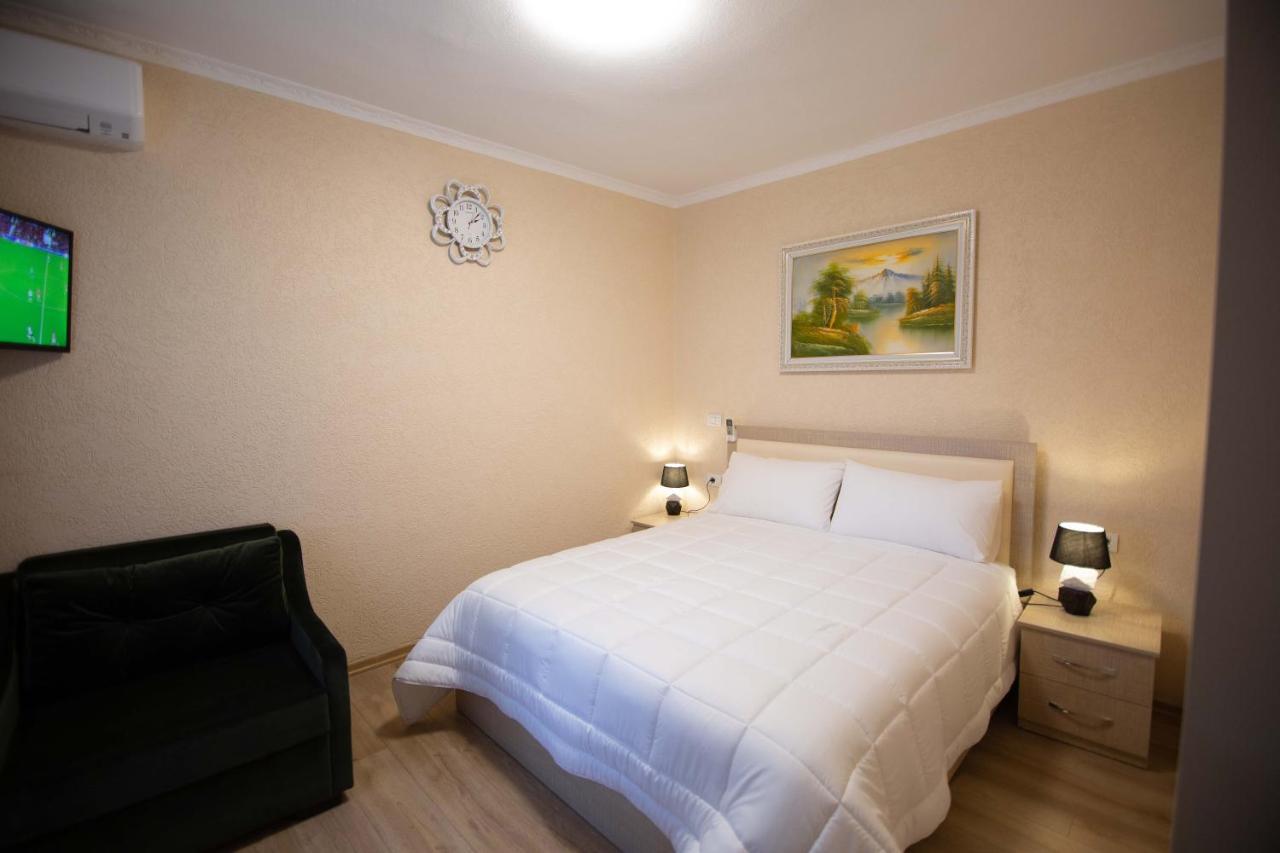 Vila Lika Hotel Korce Eksteriør billede