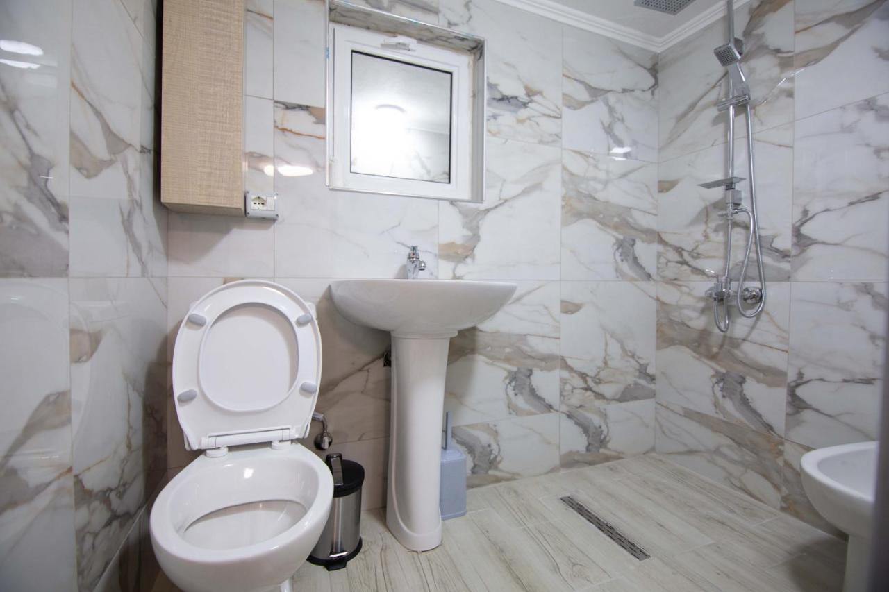 Vila Lika Hotel Korce Eksteriør billede