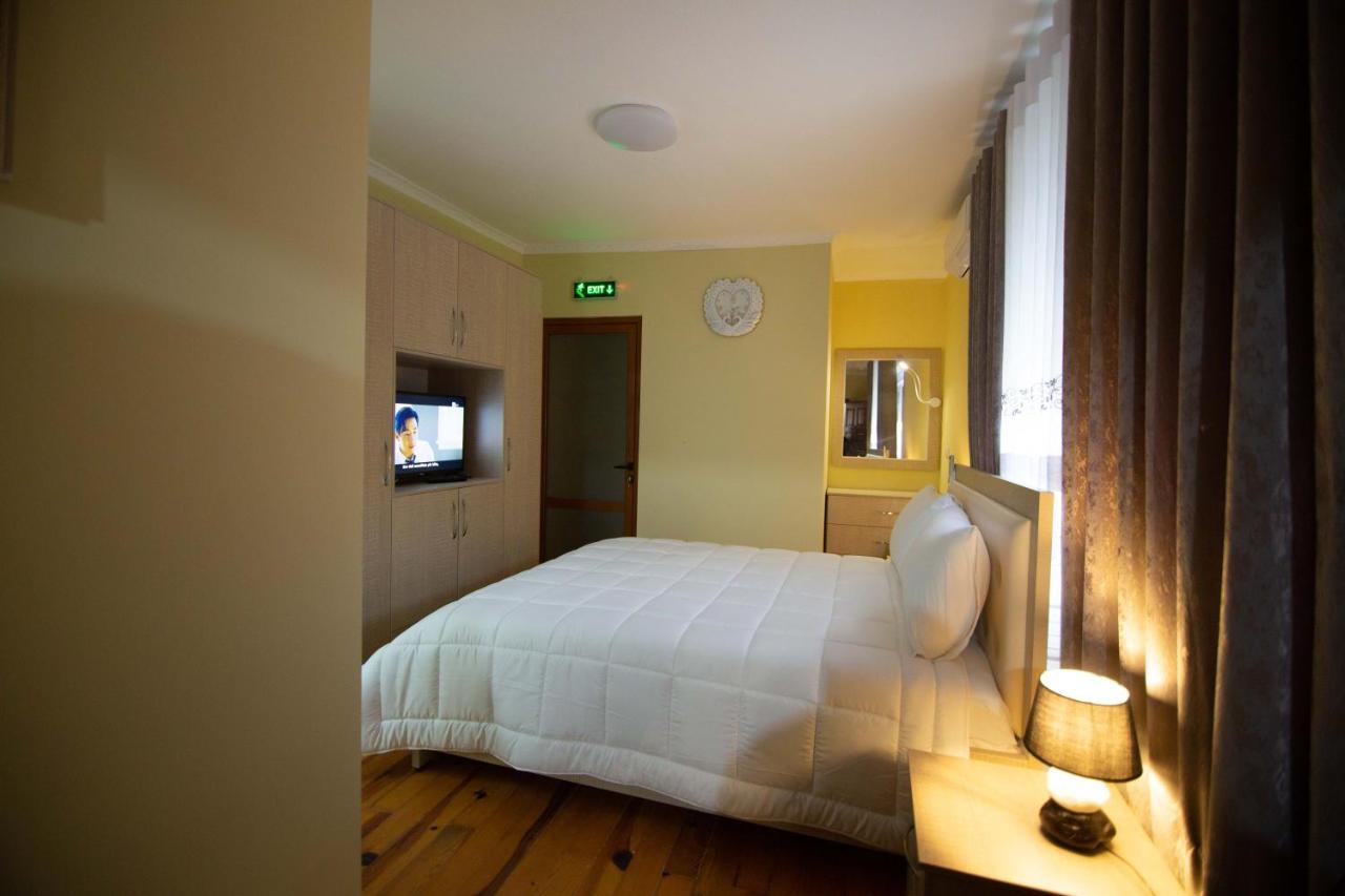 Vila Lika Hotel Korce Eksteriør billede
