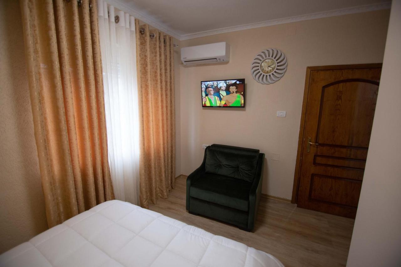 Vila Lika Hotel Korce Eksteriør billede