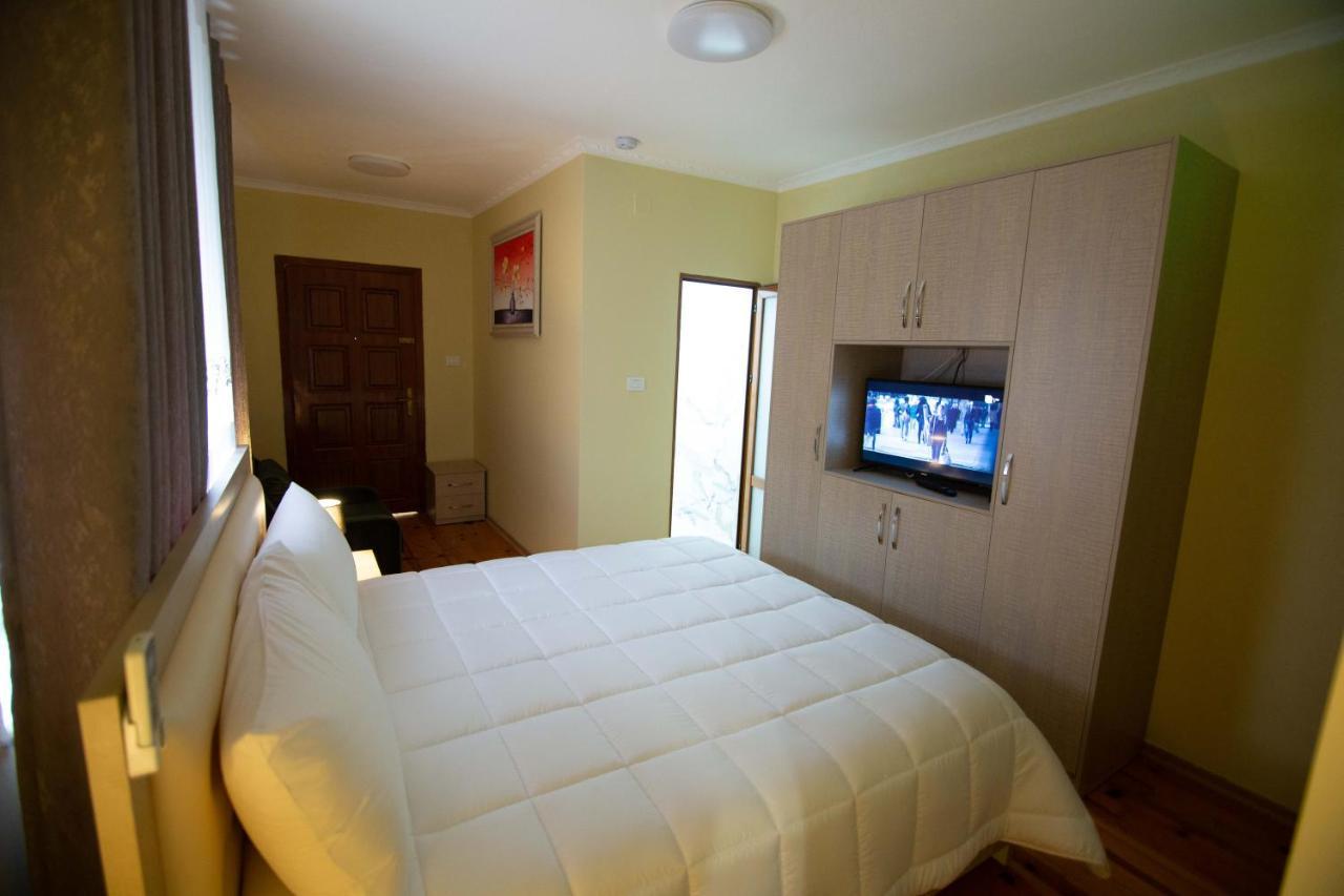 Vila Lika Hotel Korce Eksteriør billede