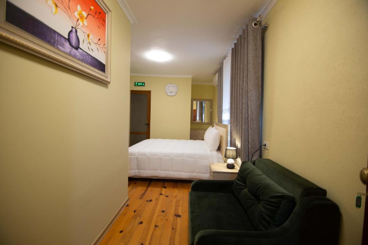 Vila Lika Hotel Korce Eksteriør billede