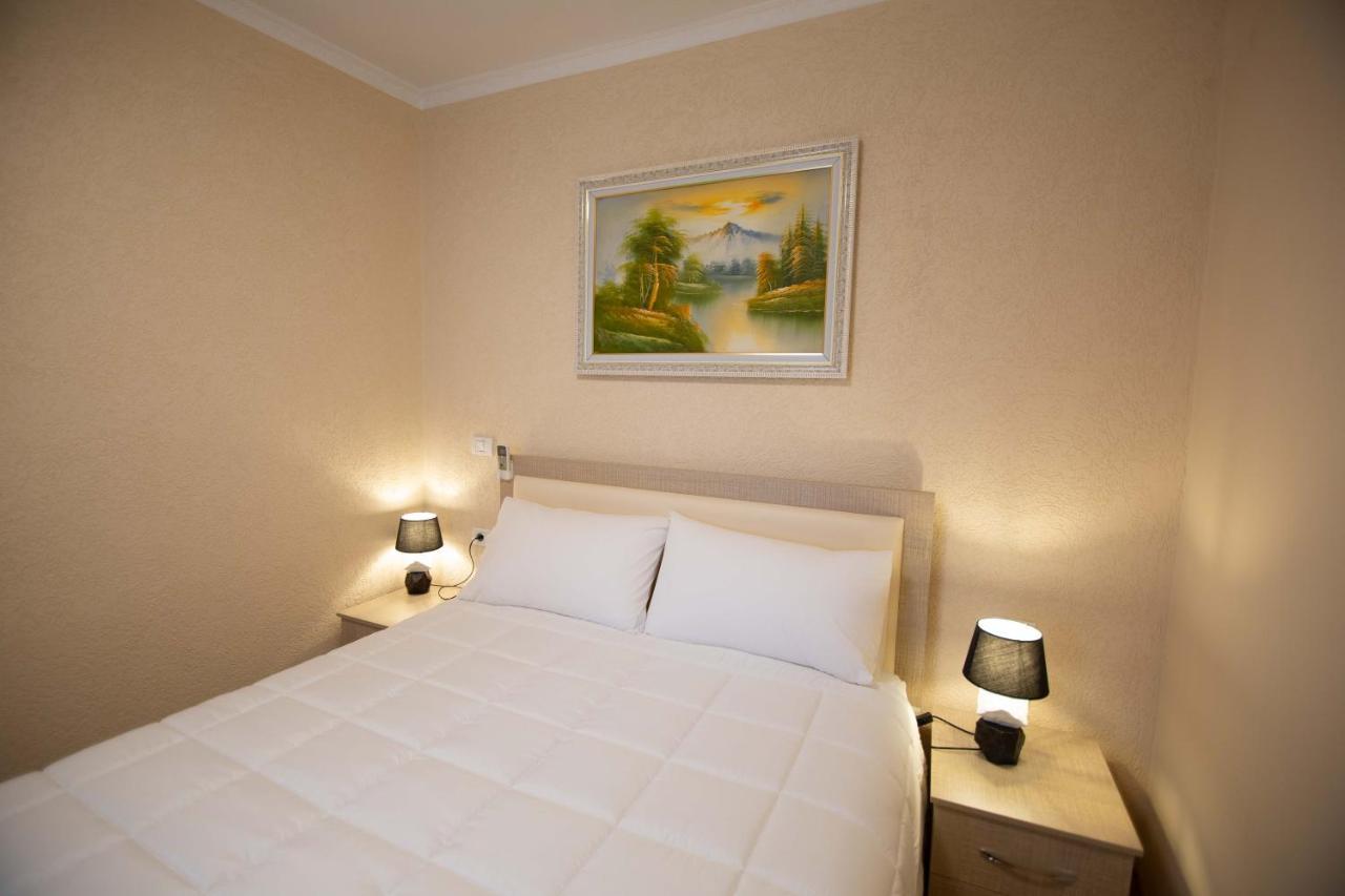 Vila Lika Hotel Korce Eksteriør billede