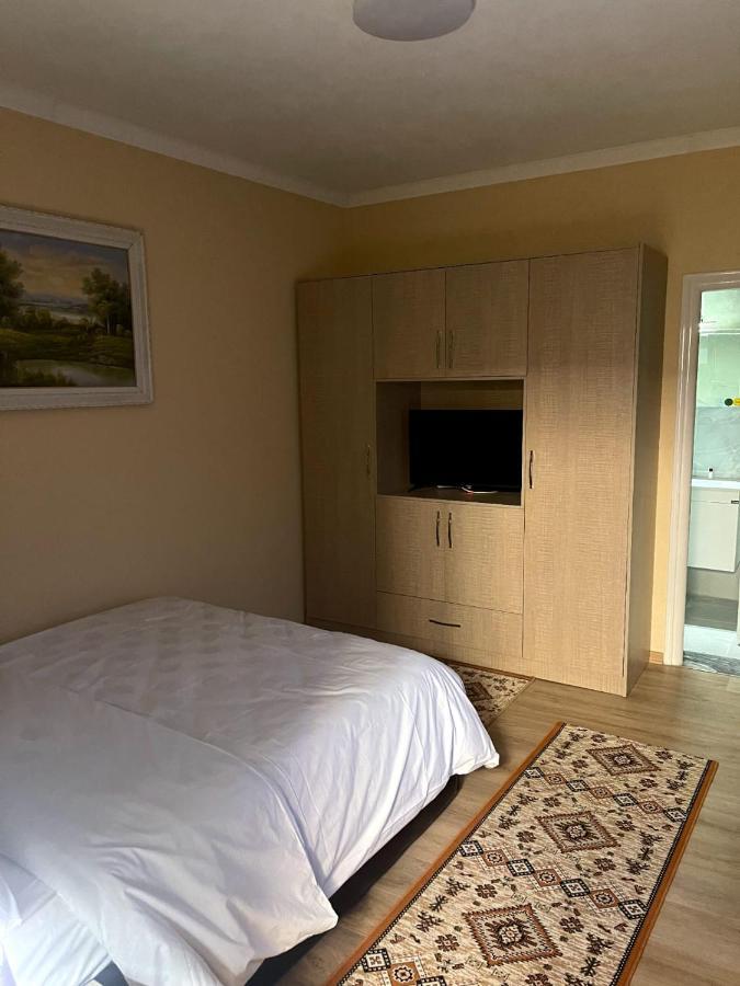 Vila Lika Hotel Korce Eksteriør billede