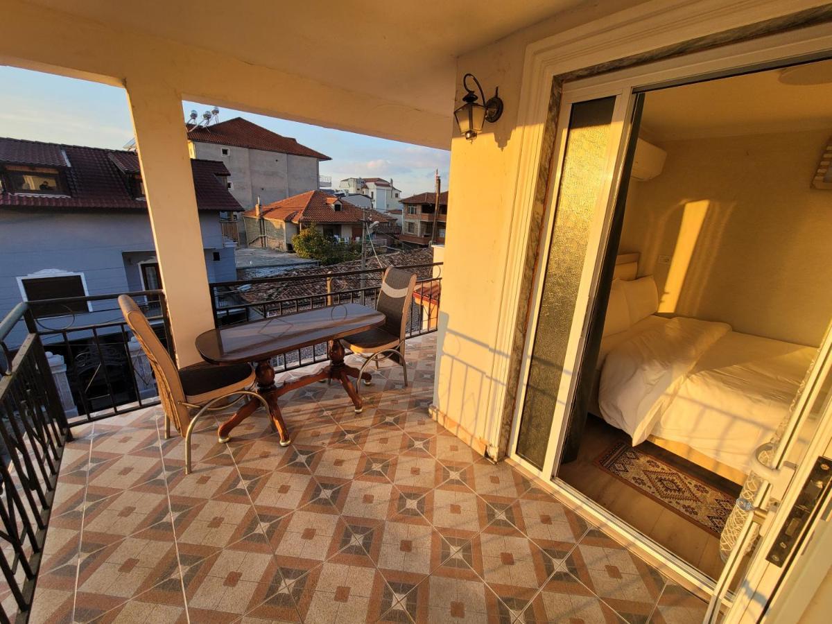 Vila Lika Hotel Korce Eksteriør billede