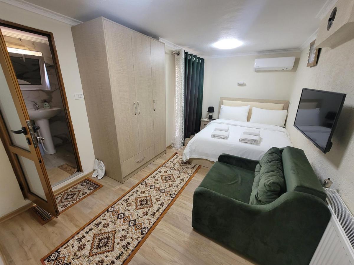 Vila Lika Hotel Korce Eksteriør billede